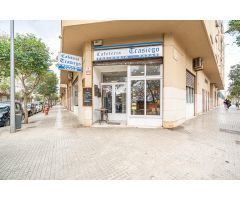 Local con licencia de cafetería y terraza en Son gotleu