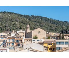 Piso de tres dormitorios y balcón en Lloseta