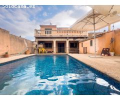 Chalet pareado con terraza, piscina privada y garaje en Consell