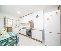 Piso de tres habitaciones, balcón y plaza de parking en Nou Llevant