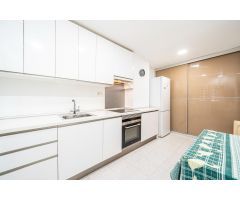 Piso de tres habitaciones, balcón y plaza de parking en Nou Llevant
