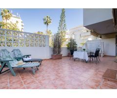 Apartamento con enorme terraza, en urbanización con piscina y garaje,en la Carihuela