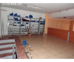 Local comercial con amplio altillo. Si desea visitarlo no dude en ponerse en contacto con nosotros.