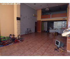 Local comercial con amplio altillo. Si desea visitarlo no dude en ponerse en contacto con nosotros.