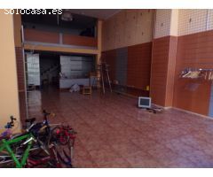 Local comercial con amplio altillo. Si desea visitarlo no dude en ponerse en contacto con nosotros.