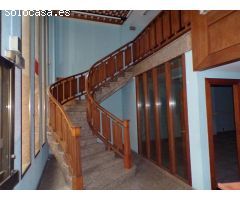 Local con Altillo en Zona de Alto Tráfico: ¡Ideal para tu Negocio!