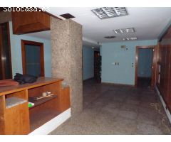 Local con Altillo en Zona de Alto Tráfico: ¡Ideal para tu Negocio!