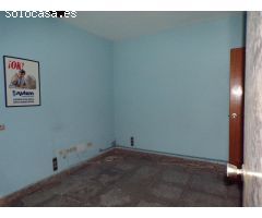 Local con Altillo en Zona de Alto Tráfico: ¡Ideal para tu Negocio!