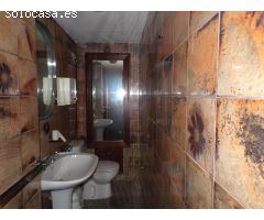 Local con Altillo en Zona de Alto Tráfico: ¡Ideal para tu Negocio!