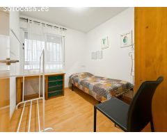 Piso Zona Centro 3 habitaciones 2 baños,balcon,Con los muebles incluidos,solo necesitas tu maletas