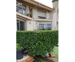 Pareado de dos plantas con jardín privado
