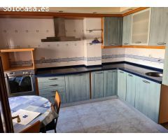 SE VENDE APARTAMENTO CON GRAN TERRAZA EN EL CENTRO DE VALENCIA DE DON JUAN, 2 HAB., SALÓN, COCINA.