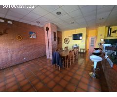 SE VENDE LOCAL  EN EL CENTRO, ACONDICIONADO COMO MERENDERO, AMPLIO COMEDOR, 2 BAÑOS. EQUIPADO.