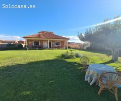 SE VENDE AMPLÍSIMO CHALET INDIVIDUAL EN TORAL DE LOS GUZMANES, DE UNA PLANTA, PARCELA 841 M2.