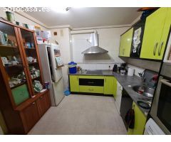 SE VENDE APARTAMENTO, 70 M2, COCINA AMUEBLADA, SALÓN, 2 HAB, 2 BAÑOS, ASCENSOR, TRASTERO, P.GARAJE.