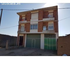 SE VENDE PISO EN VALDERAS, AMUEBLADO, COCINA, SALÓN, 3 HAB, BAÑO, CARBONERA Y GARAJE CERRADO.