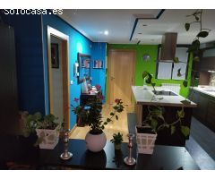 SE VENDE APARTAMENTO MUY LUMINOSO, COCINA AMERICANA, 3 HAB., 2 BAÑOS, ASCENSOR, GARAJE. PARA ENTRAR.