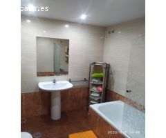 SE VENDE APARTAMENTO MUY LUMINOSO, COCINA AMERICANA, 3 HAB., 2 BAÑOS, ASCENSOR, GARAJE. PARA ENTRAR.