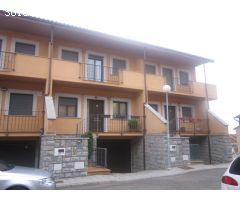 SE VENDE CHALET ADOSADO SEMINUEVO, 4 HAB., GARAJE DOBLE ,PATIO. PARA ENTRAR A VIVIR