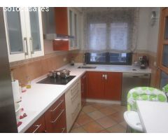 SE VENDE CHALET ADOSADO SEMINUEVO, 4 HAB., GARAJE DOBLE ,PATIO. PARA ENTRAR A VIVIR