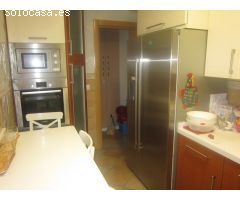SE VENDE CHALET ADOSADO SEMINUEVO, 4 HAB., GARAJE DOBLE ,PATIO. PARA ENTRAR A VIVIR