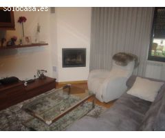 SE VENDE CHALET ADOSADO SEMINUEVO, 4 HAB., GARAJE DOBLE ,PATIO. PARA ENTRAR A VIVIR