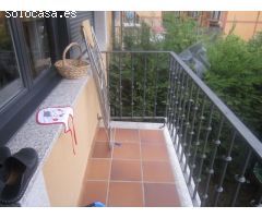 SE VENDE CHALET ADOSADO SEMINUEVO, 4 HAB., GARAJE DOBLE ,PATIO. PARA ENTRAR A VIVIR