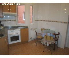 SE VENDE PISO 3 HAB., SALÓN, COCINA, 2 BAÑOS, TRASTERO Y GARAJE. PARA ENTRAR A VIVIR.