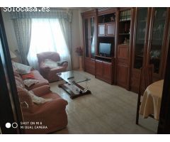 SE VENDE PISO CON EXCELENTES VISTAS AMUEBLADO Y EQUIPADO. 3 HAB., SALÓN, COCINA Y BAÑO.
