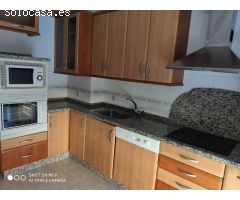 SE VENDE CHALET ADOSADO EN VALENCIA DE DON JUAN, AMUEBLADO, COCINA, SALÓN, 3 HAB, 2 BAÑOS, PATIO.