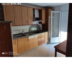 SE VENDE CHALET ADOSADO EN VALENCIA DE DON JUAN, AMUEBLADO, COCINA, SALÓN, 3 HAB, 2 BAÑOS, PATIO.