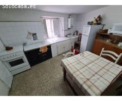 SE VENDE CASA EN PALAZUELO, 3 HAB., SALÓN, COCINA, 2 BAÑOS. PEQUEÑO PATIO