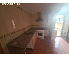 SE VENDE APARTAMENTO. COCINA CON TERRAZA Y DESPENSA, 2 HAB., BAÑO, ASCENSOR, GARAJE.