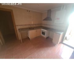 SE VENDE APARTAMENTO. COCINA CON TERRAZA Y DESPENSA, 2 HAB., BAÑO, ASCENSOR, GARAJE.