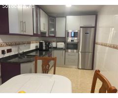 SE VENDE AMPLIO PISO SEMINUEVO, COCINA AMUEBLADA, SALÓN, 3 HAB., 2 BAÑOS, ASCENSOR, TRASTERO, GARAJE