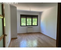 SE VENDE APARTAMENTO NUEVO, COCINA, SALÓN, 2 HAB., BAÑO, PLAZA DE GARAJE.
