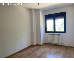 SE VENDE APARTAMENTO NUEVO, COCINA, SALÓN, 2 HAB., BAÑO, PLAZA DE GARAJE.