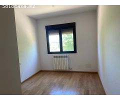 SE VENDE APARTAMENTO NUEVO, COCINA, SALÓN, 2 HAB., BAÑO, PLAZA DE GARAJE.