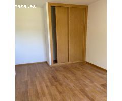 SE VENDE APARTAMENTO NUEVO, COCINA, SALÓN, 2 HAB., BAÑO, PLAZA DE GARAJE.
