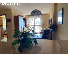 SE VENDE DÚPLEX AMUEBLADO. COCINA, SALÓN, 3 HAB., 2 BAÑOS, TRASTERO Y PLAZA DE GARAJE.