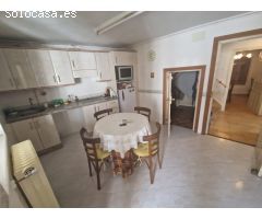 SE VENDE CASA DE DOS PLANTAS, COCINA, SALÓN, 4 HAB., BAÑO, PATIO EN VALENCIA DE DON JUAN.
