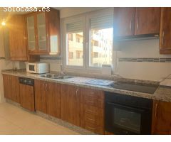 SE VENDE PISO SEMINUEVO, COCINA AMUEBLADA, TERRAZA, 3 HAB., BAÑO, DESPENSA, ASCENSOR, TRASTERO Y PG.