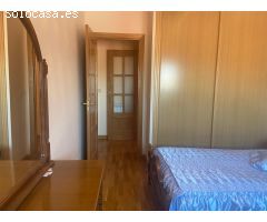 SE VENDE PISO SEMINUEVO, COCINA AMUEBLADA, TERRAZA, 3 HAB., BAÑO, DESPENSA, ASCENSOR, TRASTERO Y PG.