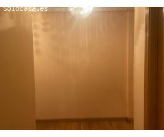 SE VENDE PISO SEMINUEVO, COCINA AMUEBLADA, TERRAZA, 3 HAB., BAÑO, DESPENSA, ASCENSOR, TRASTERO Y PG.