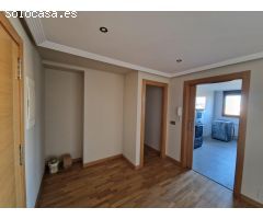 SE VENDE AMPLIO APARTAMENTO, SALÓN 35 M2, COCINA AMUEBLADA Y EQUIPADA, TRASTERO, ASCENSOR Y PG.