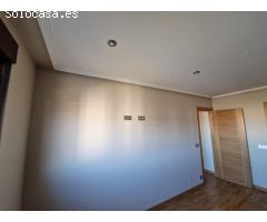 SE VENDE AMPLIO APARTAMENTO, SALÓN 35 M2, COCINA AMUEBLADA Y EQUIPADA, TRASTERO, ASCENSOR Y PG.