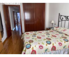 SE VENDE AMPLIO PISO EN EL CENTRO, DE 3 HAB., 2 BAÑOS, CON ASCENSOR Y DOS PLAZAS DE GARAJE.