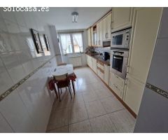 SE PISO, 95 M2, AMUEBLADO, COCINA, SALÓN, 3 HAB., 2 BAÑOS, ASCENSOR, TRASTERO Y PLAZA DE GARAJE.