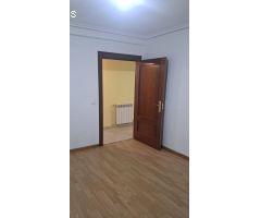 SE VENDE APARTAMENTO EN EL CENTRO DE VALENCIA DE DON JUAN, COCINA, SALÓN, 2 HAB., BAÑO, 1º SIN ASCEN