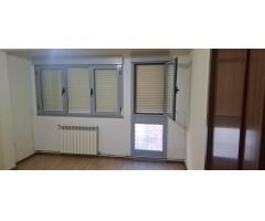 SE VENDE APARTAMENTO EN EL CENTRO DE VALENCIA DE DON JUAN, COCINA, SALÓN, 2 HAB., BAÑO, 1º SIN ASCEN